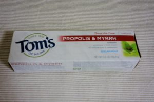 TOM'S(トムズ)のプロポリス入り歯磨き粉はSLS配合されていて期待外れだった