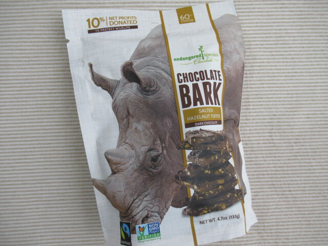 Endangered Species Chocolate, チョコレート・バーク、ダークチョコレート・ソルテッド・ヘーゼルナッツ・タフィー (3)